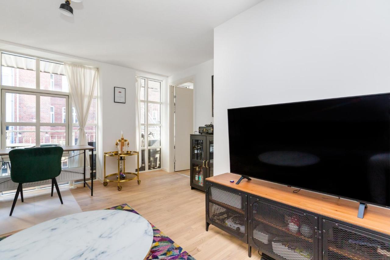 Apartamento 200 M Fra Rutebilstation - Privat Terrasse, Grill Århus Exterior foto