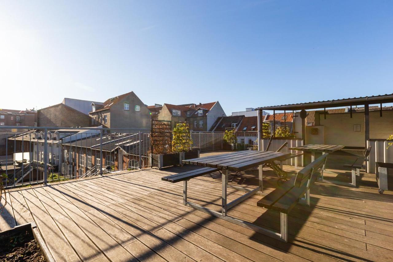 Apartamento 200 M Fra Rutebilstation - Privat Terrasse, Grill Århus Exterior foto