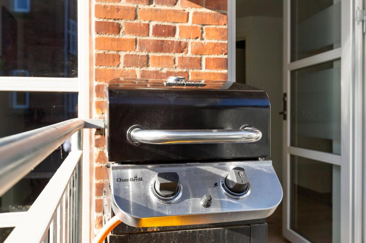 Apartamento 200 M Fra Rutebilstation - Privat Terrasse, Grill Århus Exterior foto