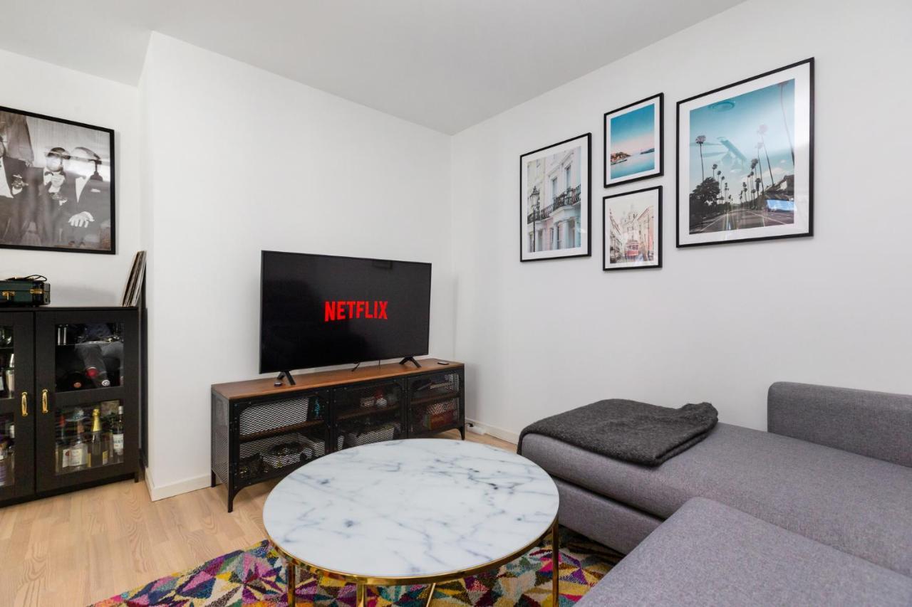 Apartamento 200 M Fra Rutebilstation - Privat Terrasse, Grill Århus Exterior foto