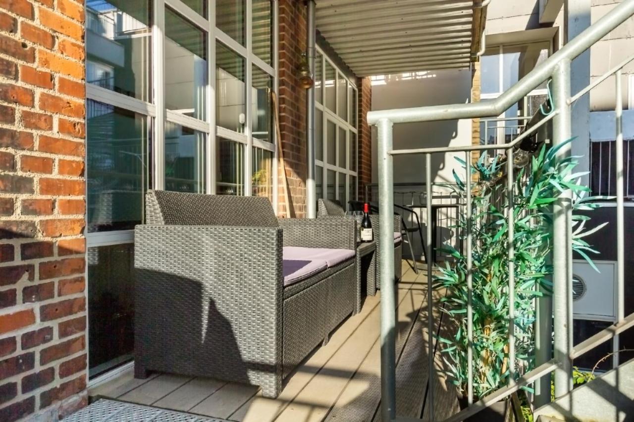 Apartamento 200 M Fra Rutebilstation - Privat Terrasse, Grill Århus Exterior foto