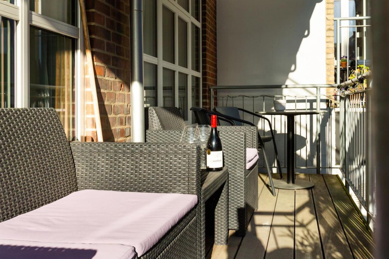 Apartamento 200 M Fra Rutebilstation - Privat Terrasse, Grill Århus Exterior foto