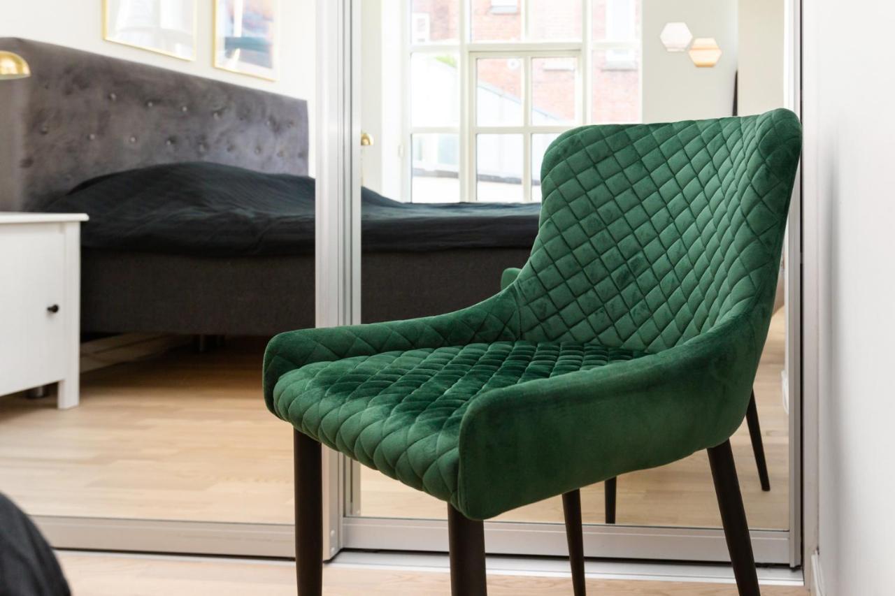 Apartamento 200 M Fra Rutebilstation - Privat Terrasse, Grill Århus Exterior foto