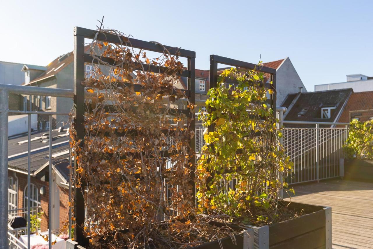 Apartamento 200 M Fra Rutebilstation - Privat Terrasse, Grill Århus Exterior foto
